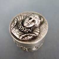 Charming small pill box in silver with relief decor woman with renaissance ruff
