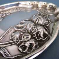 Antikes Jugendstil Silber Tablett mit Iris Blütendekor Thomas Bishton Birmingham