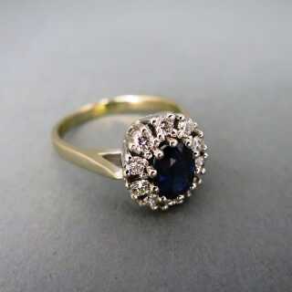 Eleganter Damen Ring in Weißgold mit blauem Saphir und Brillanten