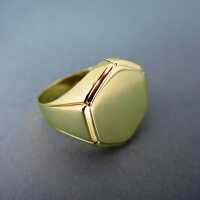 Nice mens not engraved signet ring in gold with hexagonal head of the ring 