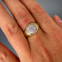 Gorgeous gold cluster ring with big high quality diamonds
