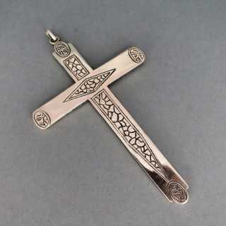 Großer Kreuz Anhänger mit abstraktem Dekor in massivem 925/- Silber