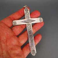 Großer Kreuz Anhänger mit abstraktem Dekor in massivem 925/- Silber