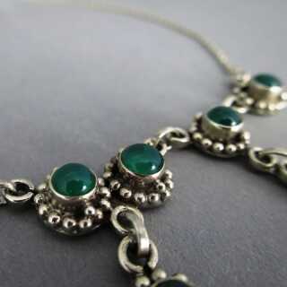 Elagant and feminine collier necklace in sterling silver with green agate cabs