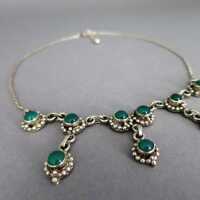 Elegantes und feminines Collier in 925/-Silber mit grünen Achat Cabochons
