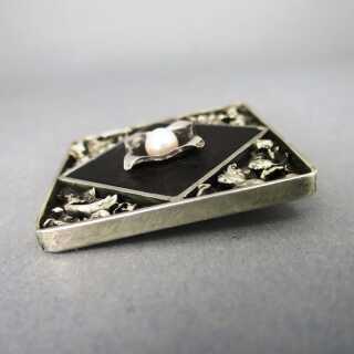 Seltene Modernismus Brosche in Silber mit Perle und schwarzer Mooreiche Unikat