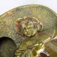 Antike Türklingel mit Mädchen gegossen in Wiener Bronze signiert Titze 19. Jh.