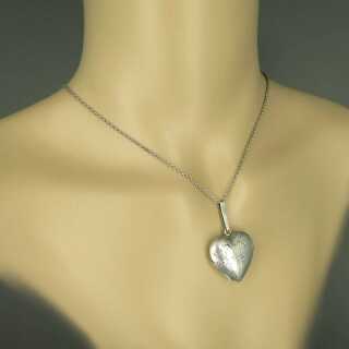 Antique Art Deco big heart shaped medalion pendant in silver incl chain