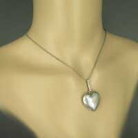 Antique Art Deco big heart shaped medalion pendant in silver incl chain