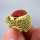 Herrlicher Gold Ring mit Flechtmuster und einem großen roten Korallencabochon