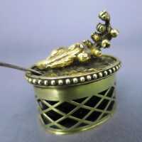 Small salt cellar with floral decor in silver and gold incl. spoon Italy 