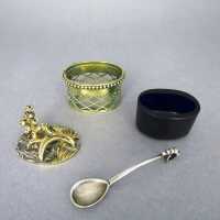 Small salt cellar with floral decor in silver and gold incl. spoon Italy 