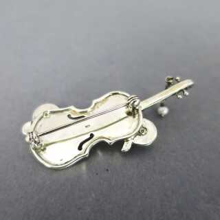 Hübsche Brosche in Silber in Form einer Geige mit Türkisen und Perlchen