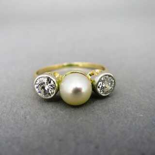 Antiker Damen Ring in Gold mit Perle und zwei großen Diamanten im Altschliff