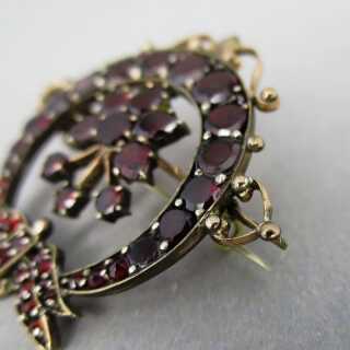Antique victorian ladys brooch with red bohemian garnets in gold double