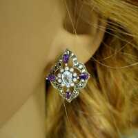 Charming stud earrings in sterling silver with blue topazes, amethyste and pearls