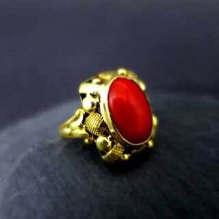 Damen Gold Ring mit einem ovalen roten Korallen Cabochon Wilhelm Müller