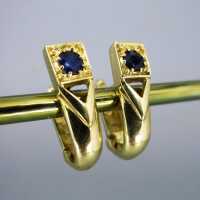 Elegant stud earrings in 14 k yellow gold with deep blue...