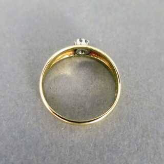 Schöner Damen Verlobungs Ring mit einem Solitär Brillant in Krönchen-Fassung