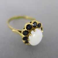Schöner Damen Ring in Gold mit einem ovalen Vollopal...