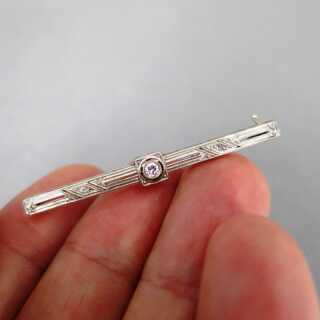 Elegant antique Art Deco bar brooch 18 k white gold filled with sparkly diamond