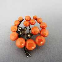 Antique brooch in gold plated silver with red coral...