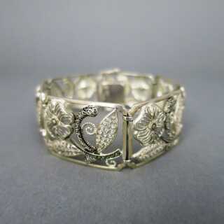 Filigranes Art Deco Damen Armband in Silber mit floralem Dekor und Markasiten 