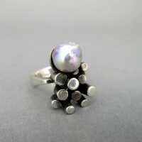 Modernist ladys ring in silver with barocque grey-blue pearl unique handmade 