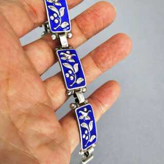 Modernist Armband in floralem Silber Dekor und blauer Emaille in Handarbeit