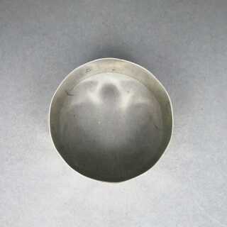 Modernist abstrakter Armreif in massivem Silber mit Scheibendekor Handarbeit