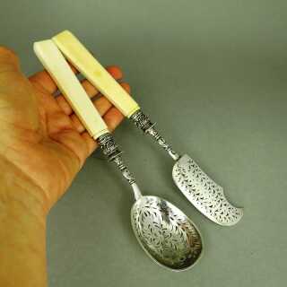 Antique serving cutlery for biscuits or pralines in silver and bone France