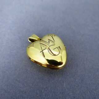 Bezaubernder Medaillon Anhänger in Herzform in 14 k Gold mit einem kleinen Rubin