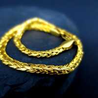 Elegant 18 k yellow gold ladys bracelet with woven design