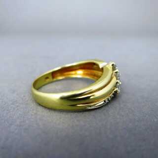 Wunderschöner Damen Band Ring in Gold mit zahlreichen funkelnden Brillanten 