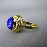 Seltener Ostseeschmuck Ring Gold mit einem violetten Charoit und floralem Dekor