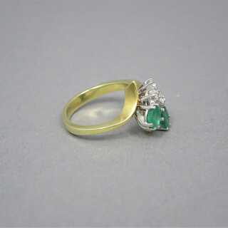 Adorable 585 / gold ring set with four brilliants and two emeralds