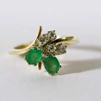 Adorable 585 / gold ring set with four brilliants and two...