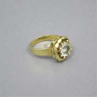 Romantic gold ring, set with a clear, bright aquamarine