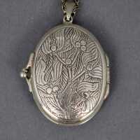 Rare medallion in silver and black enamel with necklace in Art Nouveau style