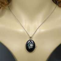 Rare medallion in silver and black enamel with necklace in Art Nouveau style