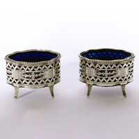 A set of 2 Salars (salt bowls) in sterling silver from England
