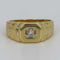 High-quality mens ring in gold set with a diamond