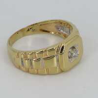 High-quality mens ring in gold set with a diamond