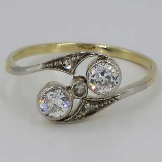 Antique Toi-et-Moi ring with 2 old cut diamonds, around 1910