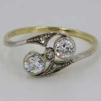 Antique Toi-et-Moi ring with 2 old cut diamonds, around 1910