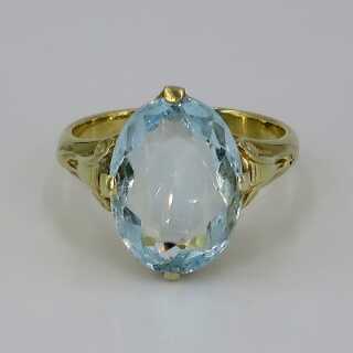 Precious yellow gold ring from the 1930s set with a magnificent aquamarine