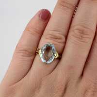 Precious yellow gold ring from the 1930s set with a magnificent aquamarine