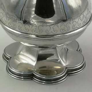 Taufkanne in Silber im Neo Gotischen Stil 1892 aus England 