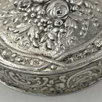 Pillen Dose in massivem Silber aus dem Jugendstil um 1900