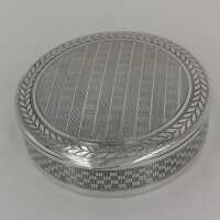 Bezaubernde runde Dose in Silber mit reichem Dekor